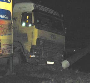 На Производственной фура въехала в опору ЛЭП