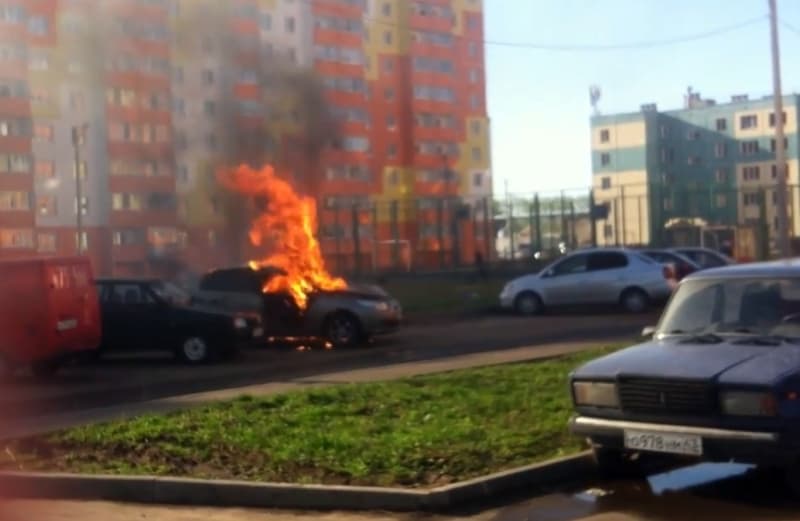 Мужчина поехал на работу и едва не сгорел в машине