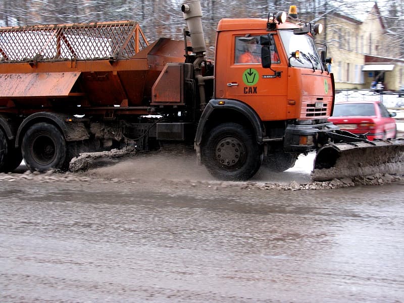 Дорожники Кирова готовы к снегопадам в отличие от водителей