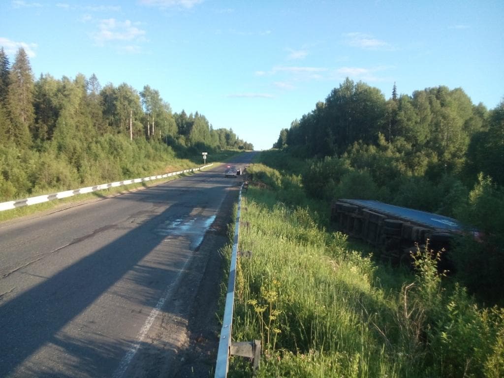 Пьяный дальнобойщик уснул за рулём