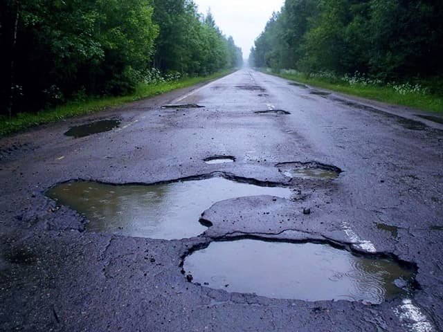 Правительство РФ отметит плохие дороги на карте