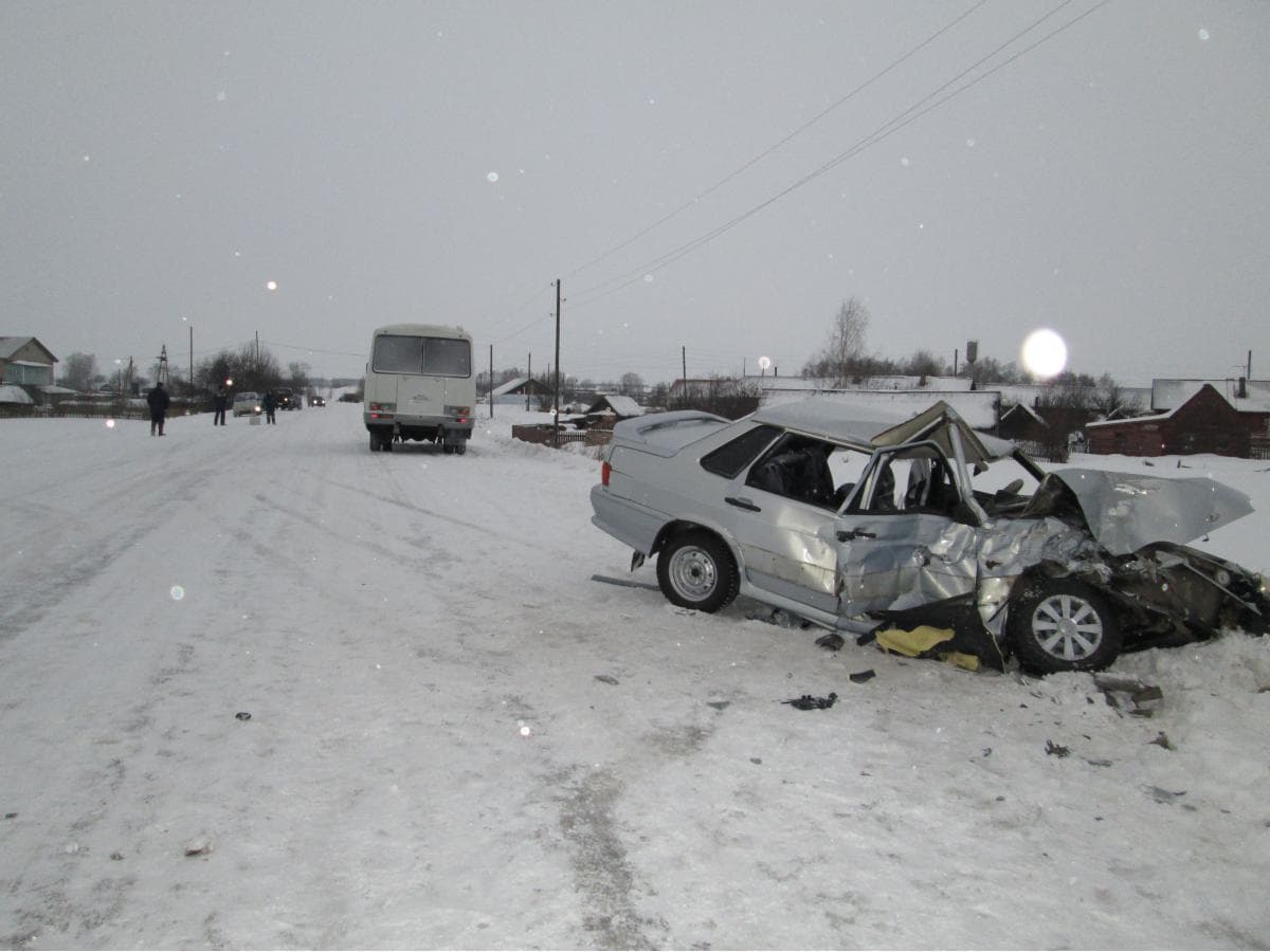 В Пижанском районе ВАЗ врезался в «пазик»: четверо пострадавших