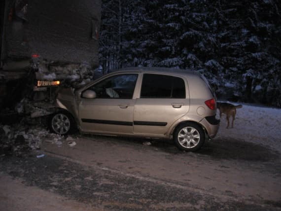 На трассе Казань-Пермь Хендай врезался в прицеп