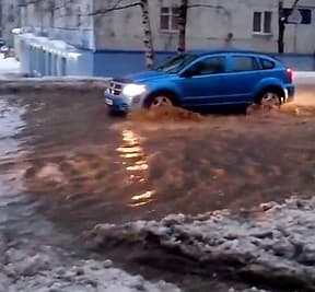 Обильные осадки вызвали транспортный коллапс на дорогах