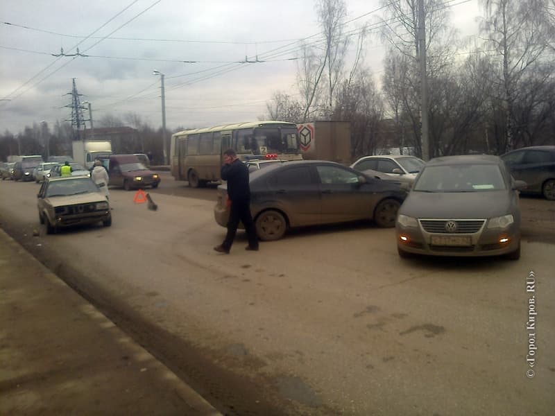 ДТП. На Октябрьском проспекте столкнулось три авто