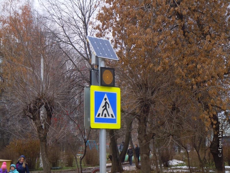 В Кирове пешеходные переходы отмечают дополнительными знаками