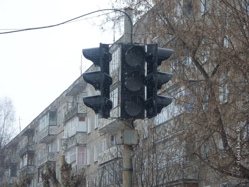 В Радужном вместо необходимых знаков установят ненужный светофор