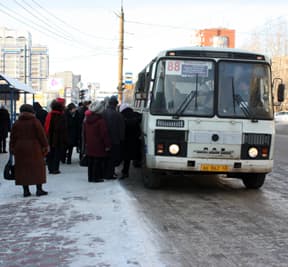 Почему водители не открывают переднюю дверь в автобусе?
