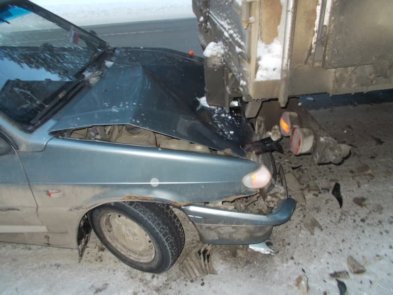 Мужчина погиб при столкновении Лады и КАМАЗа