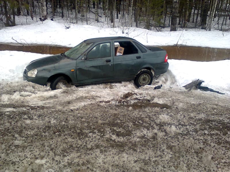 На трассе «Вятка» опрокинулась «Приора»