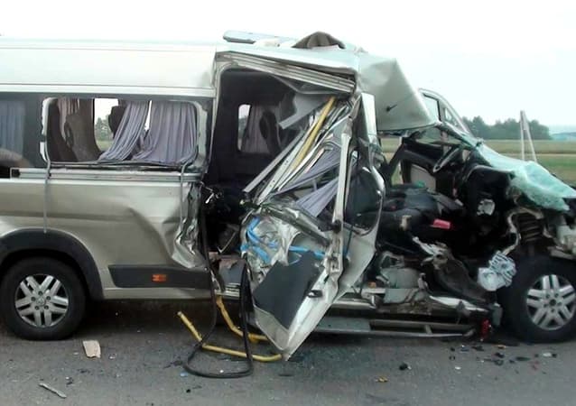 Микроавтобус столкнулся с «Газелью». 8 пострадавших