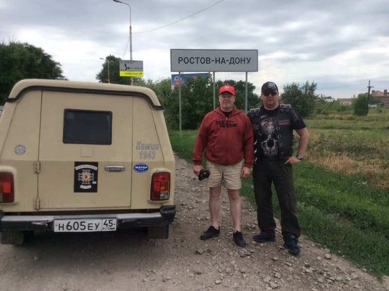 На бронированной «Ниве» от кировских байкеров ездит лидер самообороны Славянска