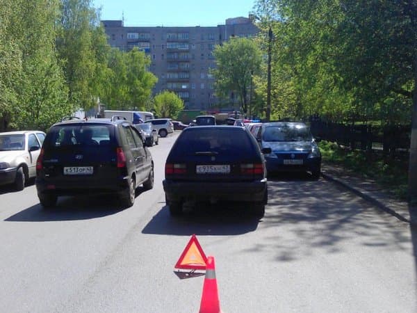 «Фольксваген» сбил 10-летнюю школьницу на улице Монтажников 