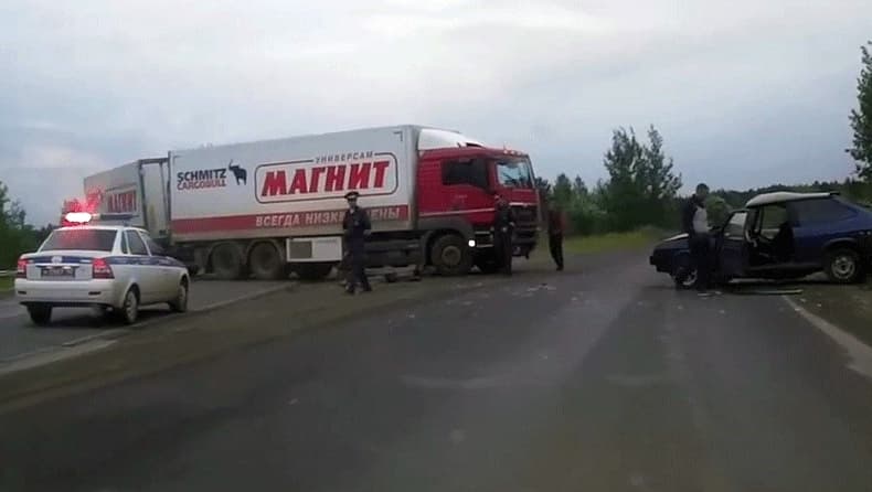 Фура сети «Магнит» попала в ДТП на объездной дороге у Нововятска