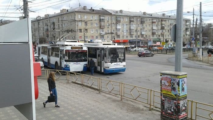 Двое «рогатых» собрали пробку на перекрестке: на помощь пришли пассажиры