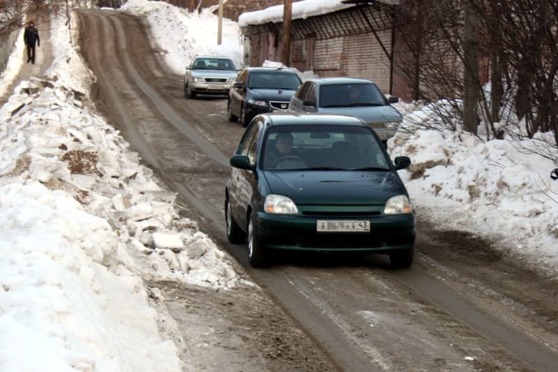 Второстепенные дороги пока не радуют кировских водителей