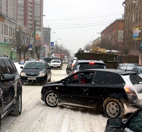 Транспортный коллапс: во всем виноват... СНЕГ