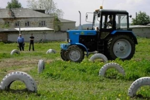 По вине пьяного тракториста погиб рабочий