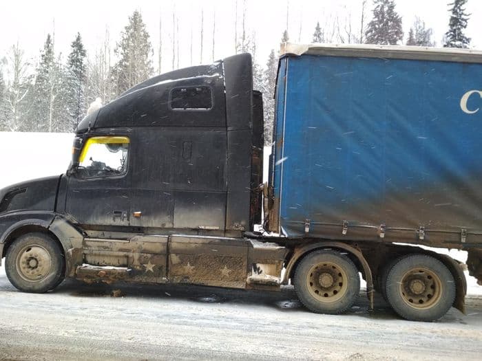 В Юрьянском районе Volvo влетел в “Мерс”: Два человека получили травмы