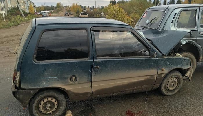 В Подосиновском районе бесправник на «Оке» жестко «догнал» внедорожник