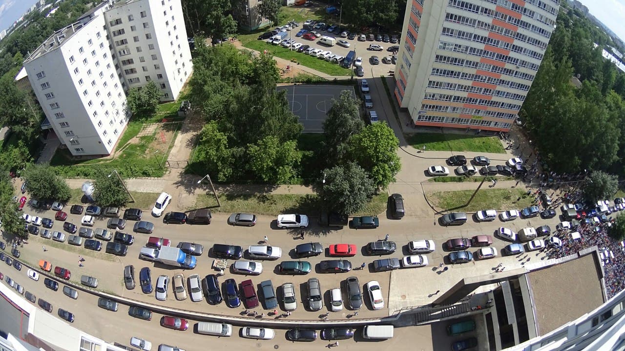 Улицу Пугачеав перекрыли из-за розыгрыша призов