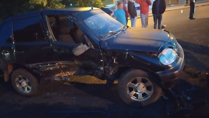 Жесть на Октябрьском: молодой водитель на «Ладе» «собрал» 3 машины и двоих пешеходов