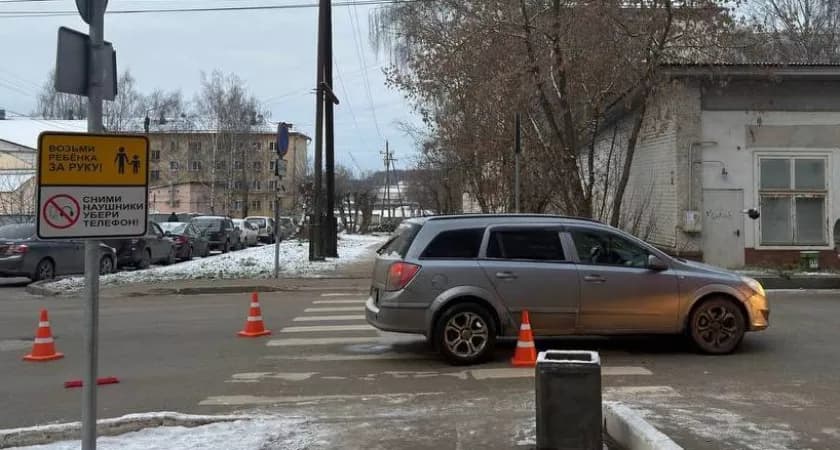 В Кирове иномарка сбила двух школьниц на пешеходном переходе