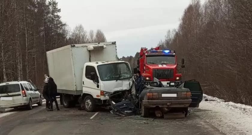 Стало известно, кто погиб в массовом ДТП под Кировом