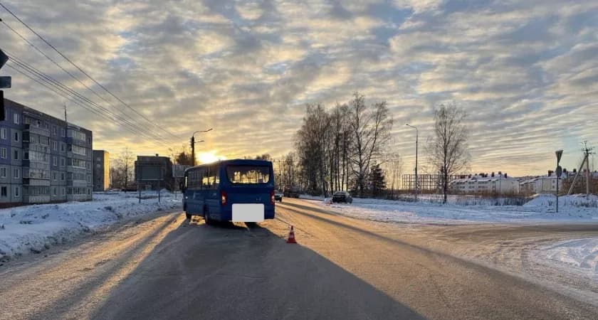 В Кирове автобус столкнулся с иномаркой: пострадал ребенок