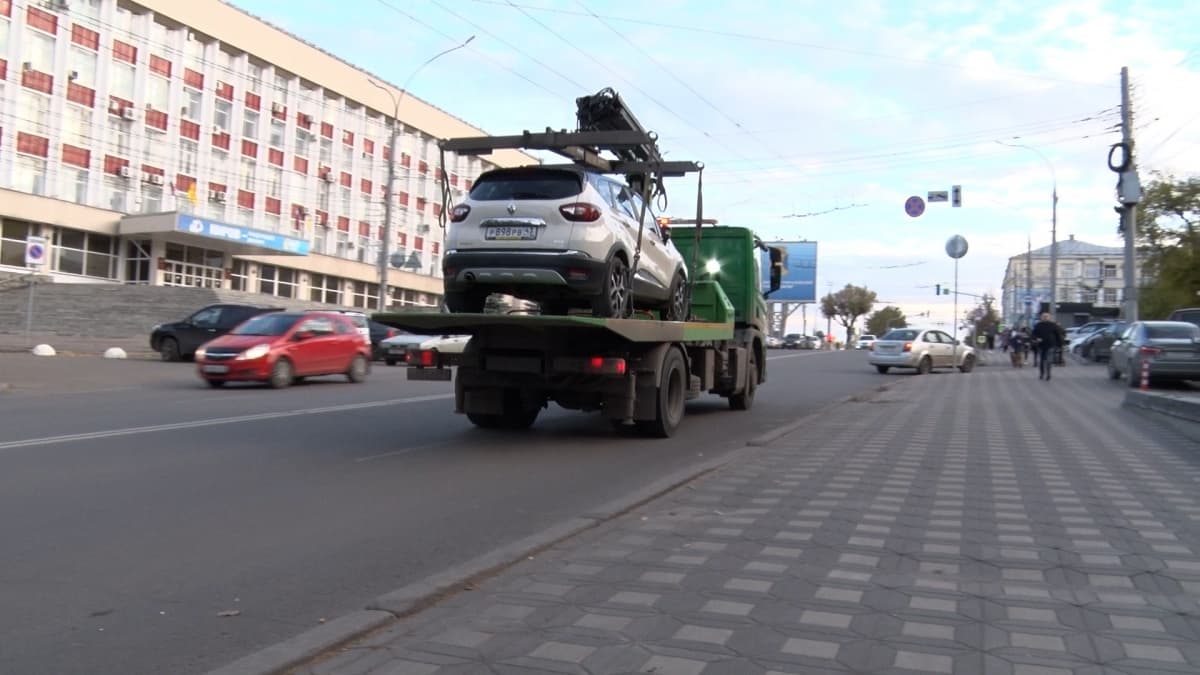 В Кирове могут переместить более 700 машин, мешающих уборке улиц