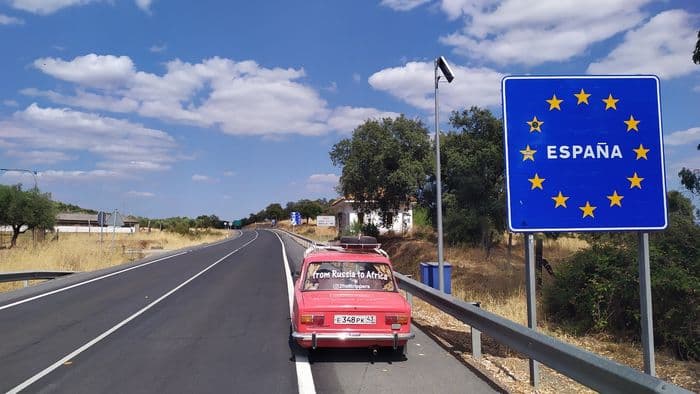 Молодая пара доехала на «копейке» из Кирова до Марокко, а это 11 000 километров