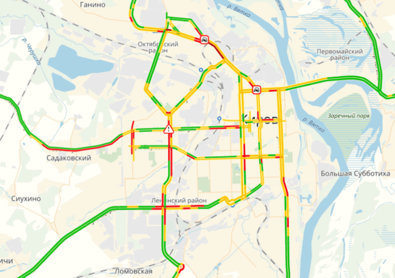Пробки, застрявшие фуры и аварии: снегопад в Кирове не обошелся без последствий