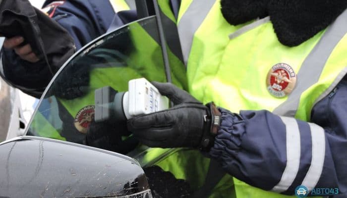 В Кирове прошел рейд по выявлению автомобилей с тонировкой