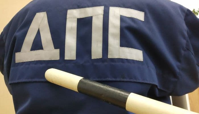 Пьяный водитель сделал «кусь» ДПСнику прямо в служебном автомобиле