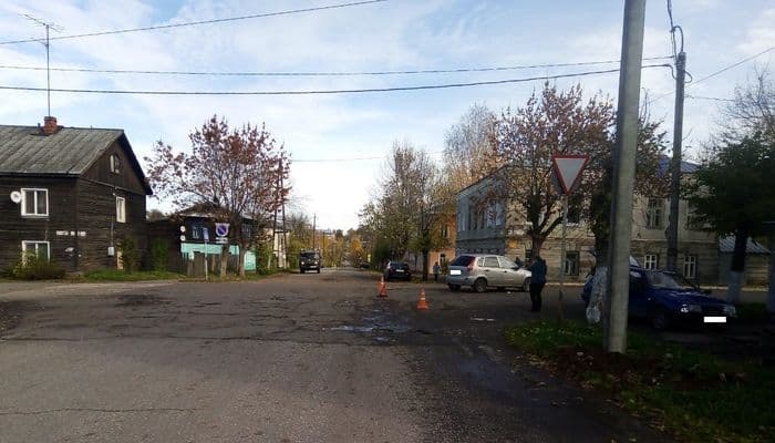 В Котельниче женщина на «Калине» спровоцировала ДТП с пострадавшими