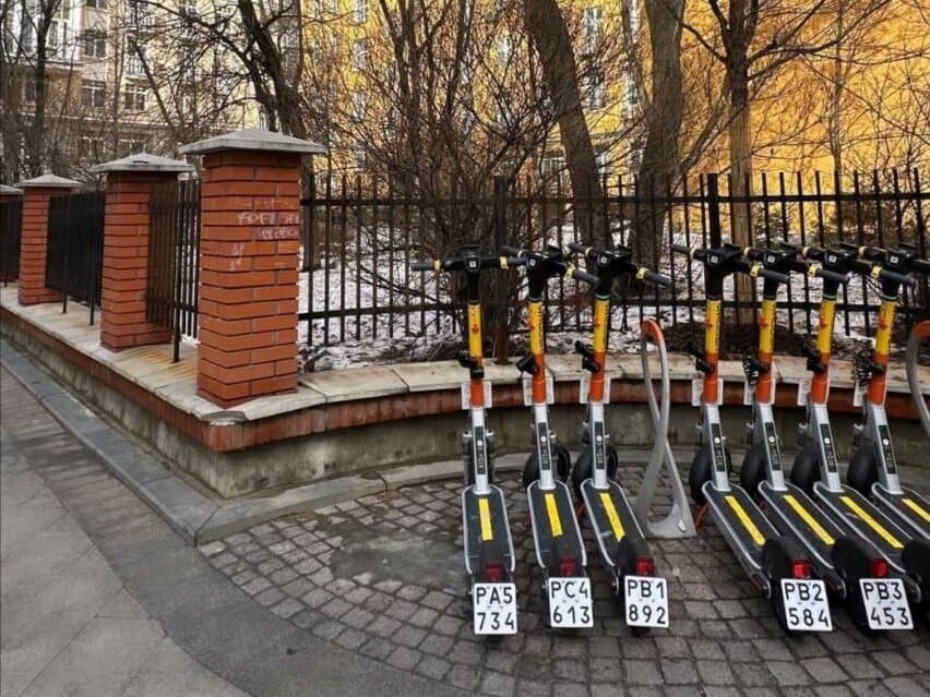 Электросамокаты обзавелись номерными знаками