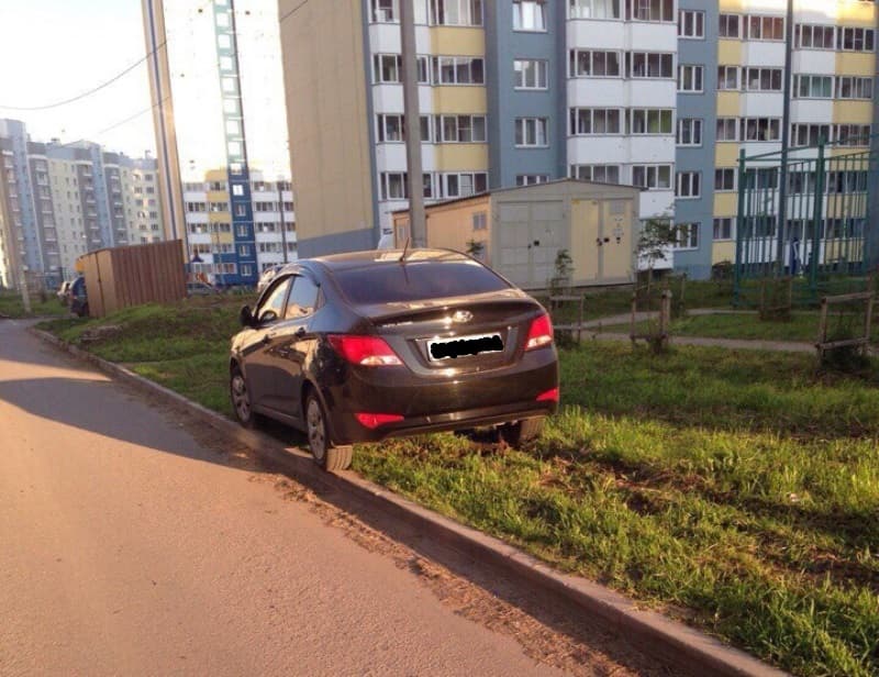 Какой штраф можно получить в Кирове за парковку на газоне