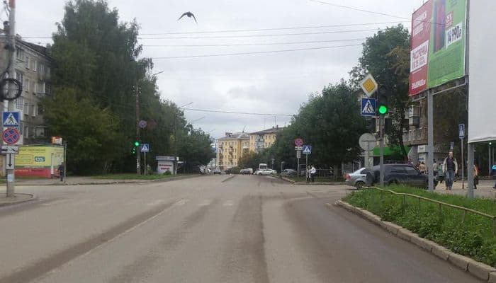 Ночью в Кирове неизвестный сбил женщину