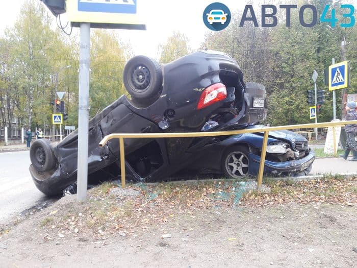 В Кирове на перекрестке Пугачева и Некрасова произошло жесткое ДТП