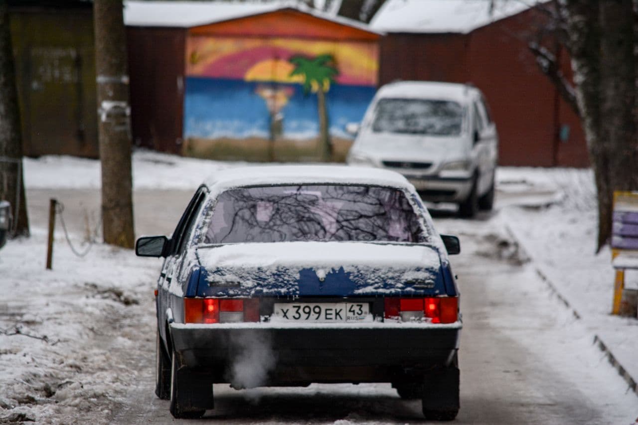 Белый дым из выхлопной трубы: почему это нехорошо и из-за чего он появляется