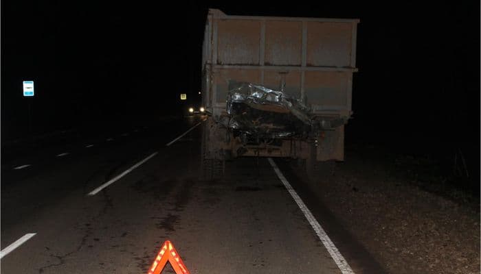 Водитель «Лексуса» жестко «догнал» трактор: пассажир легковушки погиб