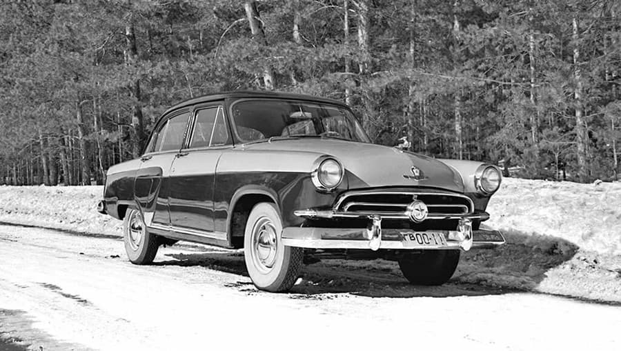 Раритетная «Волга» и Bentley: на чем ездят кандидаты в президенты России и их супруги