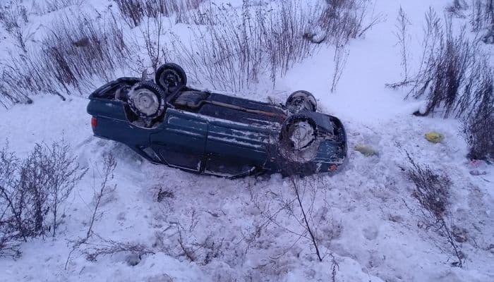 Молодой водитель на “пятнадцатой” вылетел в кювет