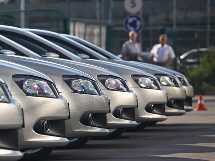 Российский авторынок в феврале рухнул на 38%