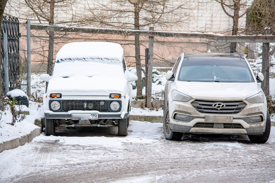 Пять частых и глупых ошибок при очистке машины после сильного снегопада