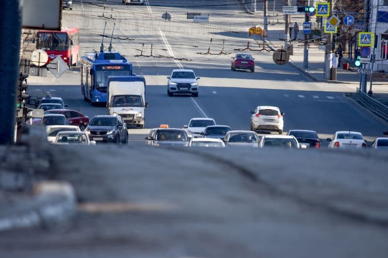 Mercedes, Ford, Volvo: какие премиальные авто можно купить за копейки