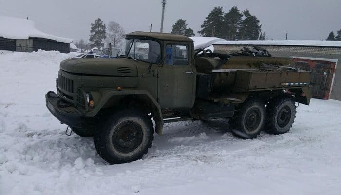 В одном из гаражей Верхнекамского районе мужчину насмерть задавил «ЗИЛ»