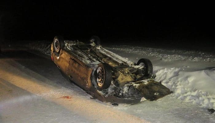В Кировской области пьяный мужчина опрокинул иномарку