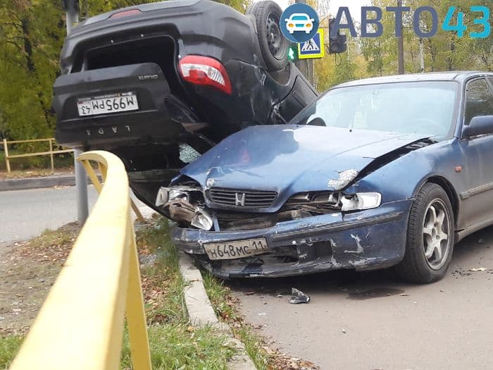 В Кирове на перекрестке Пугачева и Некрасова произошло жесткое ДТП