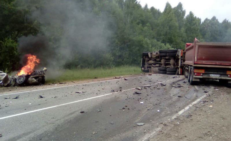 Разорванная на части машина и погибший: подробности аварии на трассе «Киров-Советск»